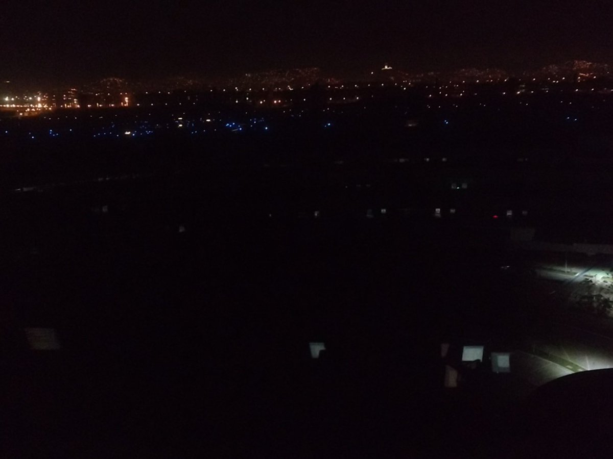 earomulo's tweet image. Queda de luz no galeão hoje de madrugada... terminais e pátios apagados #cidadeolimpica #blackout #socorro