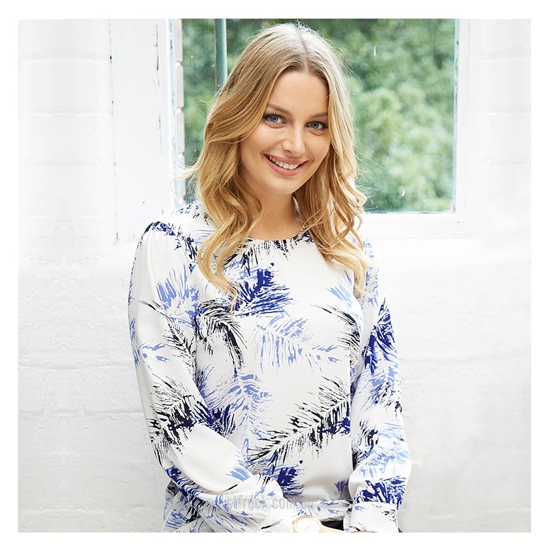 Loving the gorgeous print of the Simmons Top in Blue Palm Print! Just $49.90! #stfrock ow.ly/DKmi301XRY8