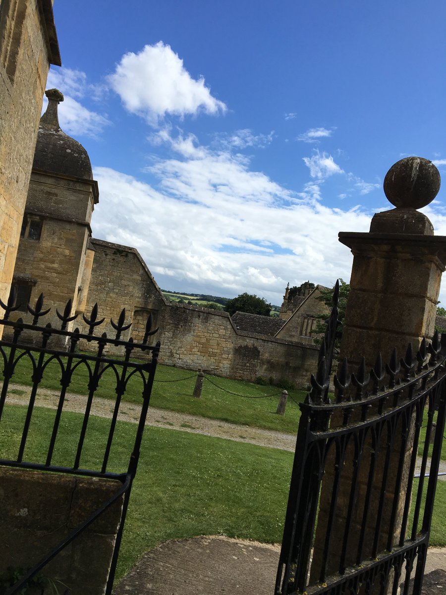 #gateway in the #cotswolds #cotswoldtales #cotswoldtours #manorhouse #chippingcampden #northcotswolds #cotswoldstone