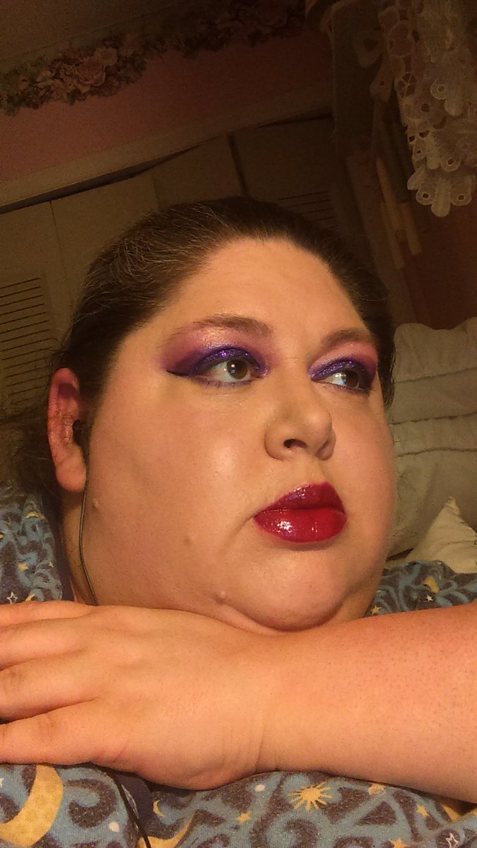 JennaTheDragHag's tweet photo. Another sleepless night.. Damn painful dental procedures! But its a good time with my new makeup products. #BeatBack https://t.co/wUg5cqw5LW