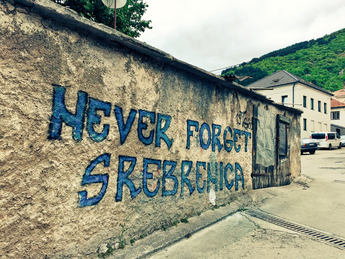 #Srebrenica 'yı ve Ahmeci köyünde sabah namazında yakılan 116 boşnak'ı UNutma UNutturma katliam değil soykırım!