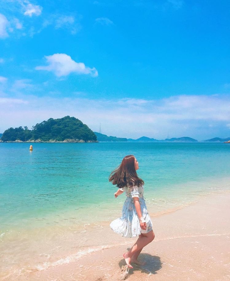 마리코 麻里子 韓国の綺麗な場所 比珍島 とっても綺麗な景色と青い透明な海 かわいい色の建物も並ぶ素敵な場所 済