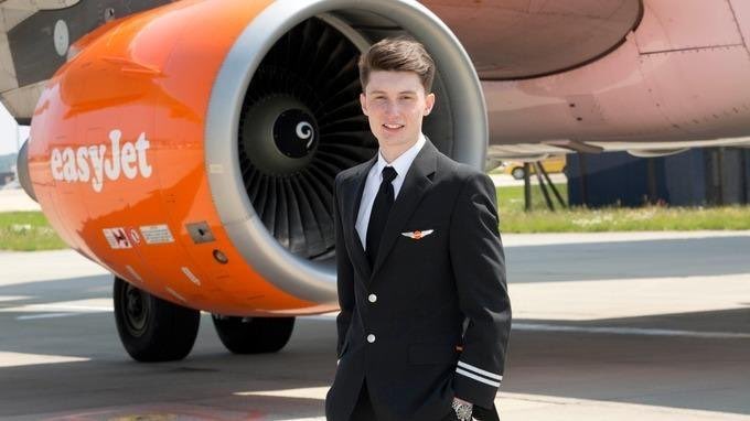 EuropeanIcon's tweet photo. James (19), UK's youngest pilot with #easyJet, a nominated #top100 #EuropeanIcon https://t.co/72XZjwQlVt