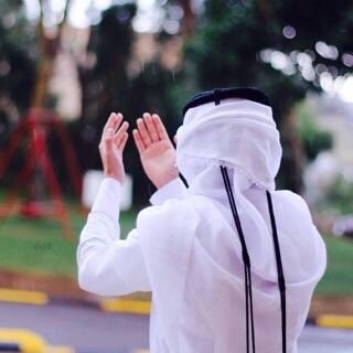 77YYC's tweet image. ي عآبرين ..
اسقوا احلامي دُعا ، 
يمكن بها عمري يزين