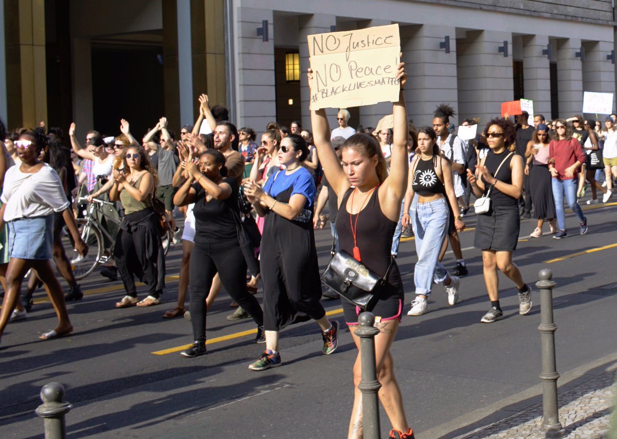 zillizil's tweet photo. This is #BlackLivesMatter in #berlin but boy oh boy #memphis you sure #dontbluff ! https://t.co/g2eZdQm6Mc