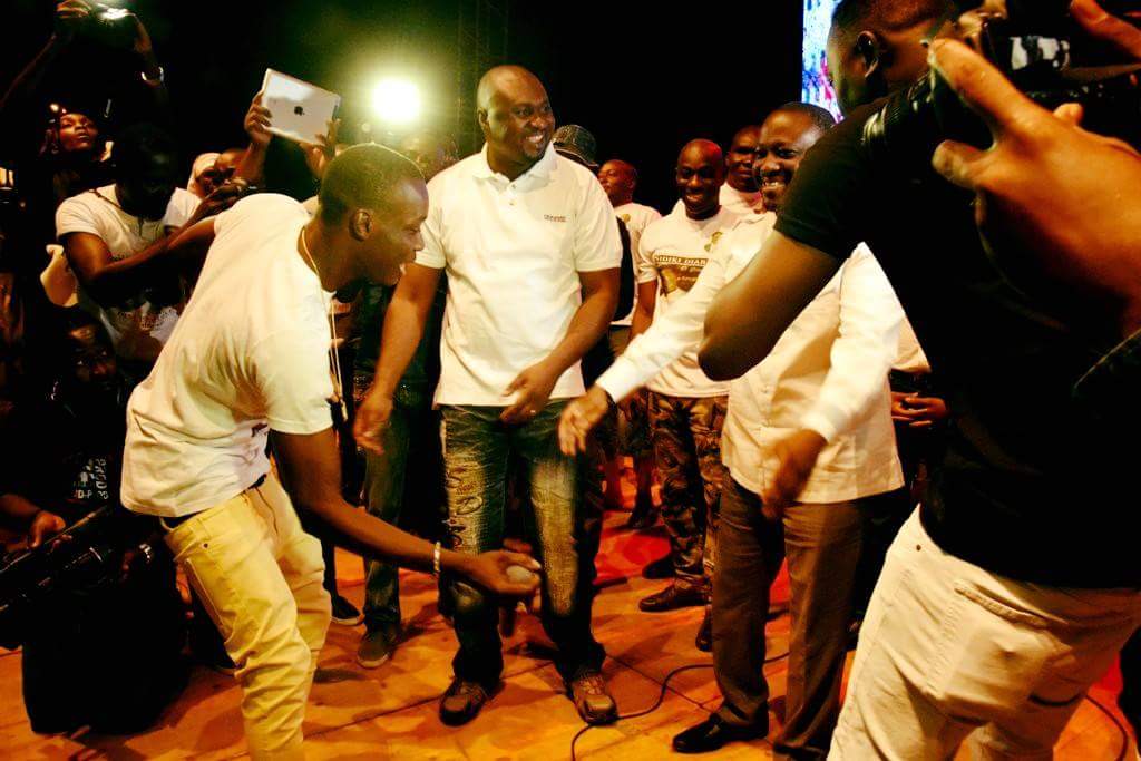 shevalGagnan's tweet photo. Le concert de Sidiki Diabaté offert par @SOROKGUILLAUME fut un succès total. Il était important de le vivre. https://t.co/8OS8XUcRqe