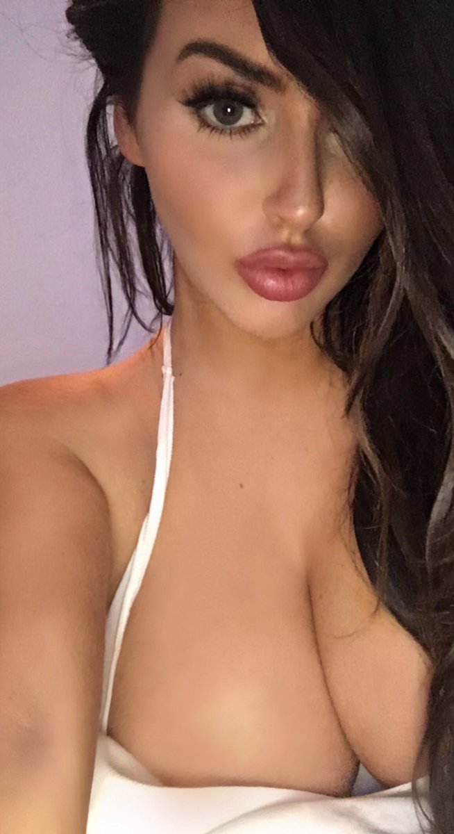 AbiRatchford's tweet photo. Sweet dreams 👸🏻 https://t.co/CeYYdvWpml