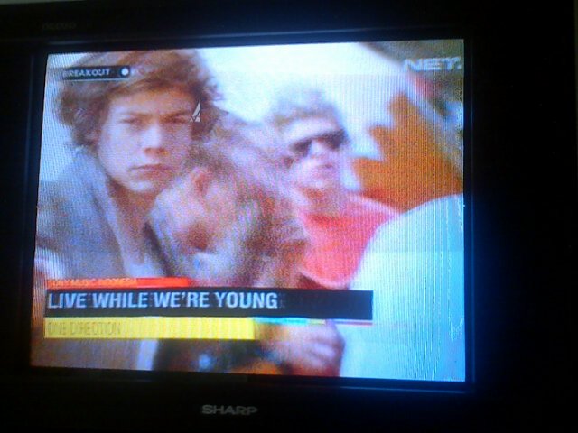DickyRinaldo's tweet photo. RT AmeHarryStyles: BreakoutNET onedirection Thanks ya udh kasih lagu ini buat aku โฌ #BreakoutNETTogetherness โฅ Misโฆ https://t.co/LiBpts0J7P