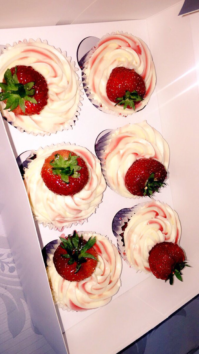 CupcakesbyS's tweet photo. Whilst in Birmingham for #EXQ16 , #ZimLinkUp &amp; #TakeMeOutZim get yourself some #SammiesCupcakes 😍🍰 @CupcakesbyS 🎀 https://t.co/swS8MNn8X3