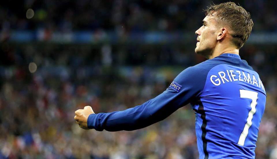 GossipRoomOff's tweet photo. [#EURO2016] : Antoine Griezmann a été sacré meilleur joueur de l'Euro 2016. 💪⚽️🇫🇷 https://t.co/QhIjtZi5c1