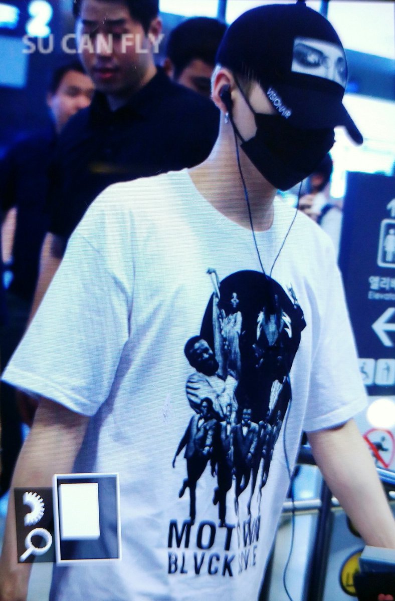 suga930309com's tweet photo. 160711 출국 #슈가 @BTS_twt 
빠이티이잉~~~~❤ https://t.co/0ch9eWsRG1