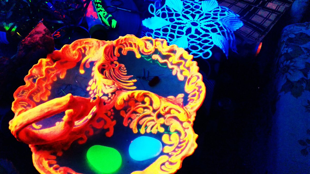 SMikodi's tweet photo. glow in the dark painting &amp; decorating #artwork https://t.co/BR8fd3YGs4