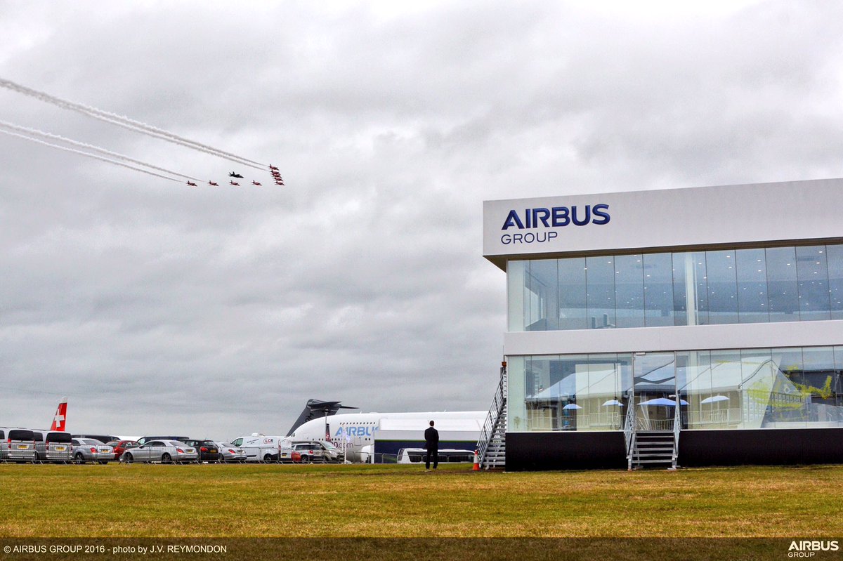 AirbusLIVE's tweet image. LIVE: @FIAFarnborough #FIA16 is officially open! @rafredarrows