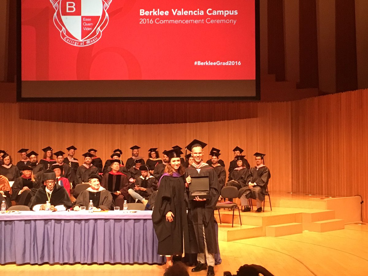 berkleevalencia's tweet image. Ben Cherney, our Outsanding Scholar Award for Scoring fir Film, Television and Video Games. #BerkleeGrad2016