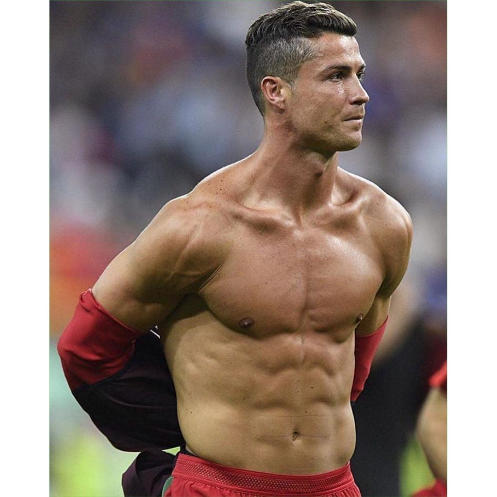 BilalBlue7's tweet photo. CR7😜😘❤ https://t.co/NzZvEZzzVD