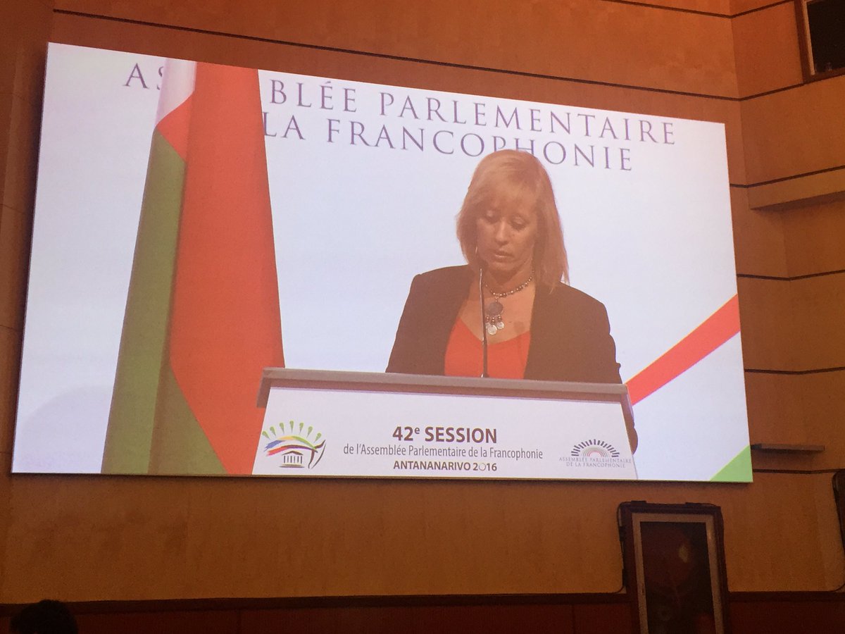 APFfrancophonie's tweet photo. Présentation du Prix Geoffrey Dieudonné par @ElYousfiNadia @pterrasse @RobertAubinNPD #42APF #Madagascar https://t.co/VD6cnMLU6o