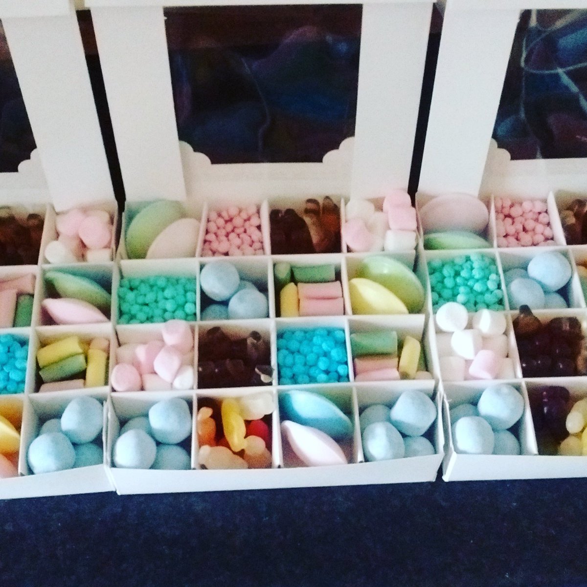 SweetHeartCand6's tweet photo. Pick&amp;mix boxes all on the go today #sweets #Derry #Goodies https://t.co/NbCTnYo1SL