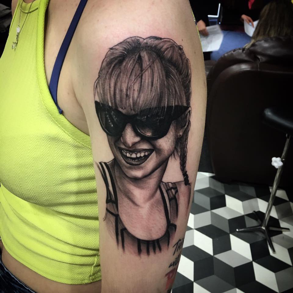ParamoreEmma's tweet photo. @yelyahwilliams @chrisburwin did this AMAZING portrait of you on me today! @paramore @itstayloryall https://t.co/fRK2QCJBtv