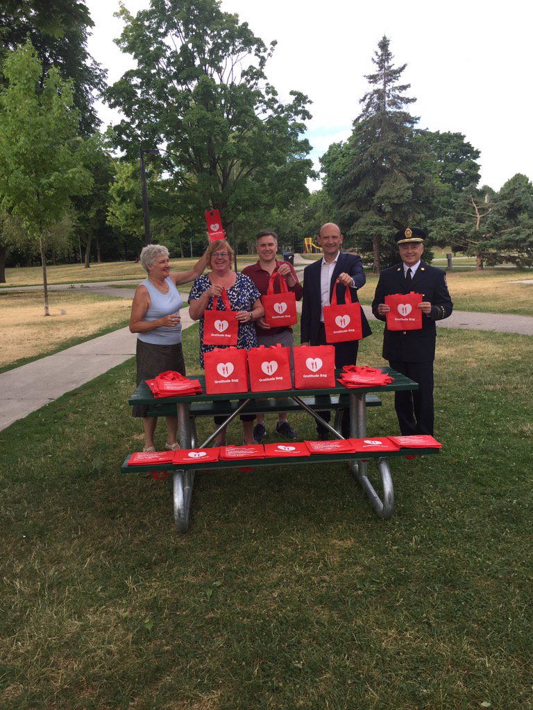 _GrantGordon's tweet photo. Kicked off another summer of @gratitudebagTO w @paulafletcher30 @dailybreadTO &amp; @cocacola_ca. #Topoli #toronto https://t.co/4DnafoqAmb