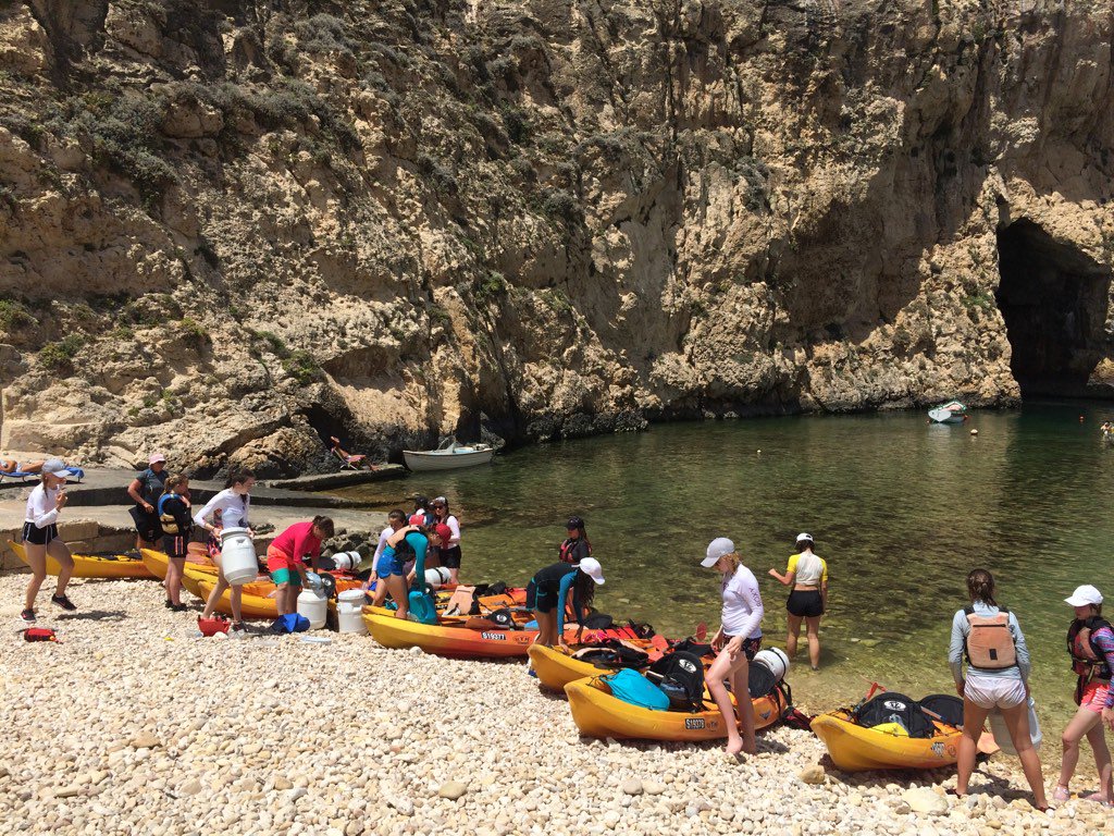JCGGeog's tweet image. Not a bad lunch spot. @jcg_live #gozo #azurewindow