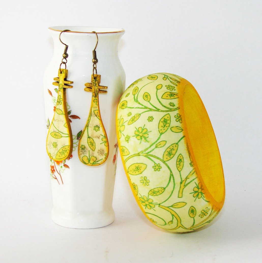 ArttSpaces's tweet image. Set Wooden Bracelet and Earrings, Decoupage Bracelet and Earrings, Decou… tuppu.net/80ec6c27 #Etsy #JewelryGift