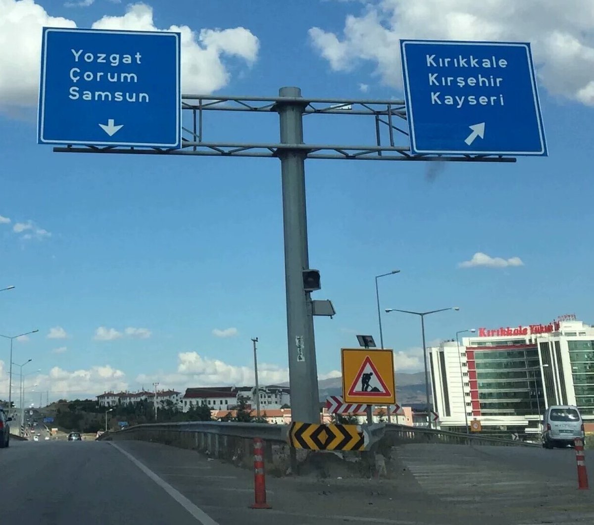 nooluyoburada's tweet photo. Ortadaki direğe 140 km ile bindirmek en iyi seçenek https://t.co/qGCTLZGA9i