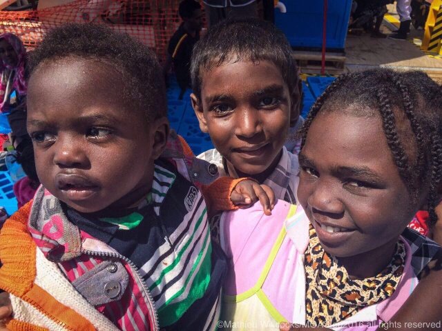 Marodriguez1971's tweet photo. Un buen día. Estos son 3 de los 12 niños rescatados hoy en el Mediterráneo. @moas_eu https://t.co/1cFU0S5VsX
