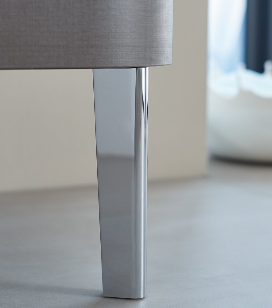 Duravit's tweet photo. Walking furniture? No! It's only to provide additional storage space #HappyD2 https://t.co/EJdhsdKSHk @HBDChristina https://t.co/ZDi860E2V8