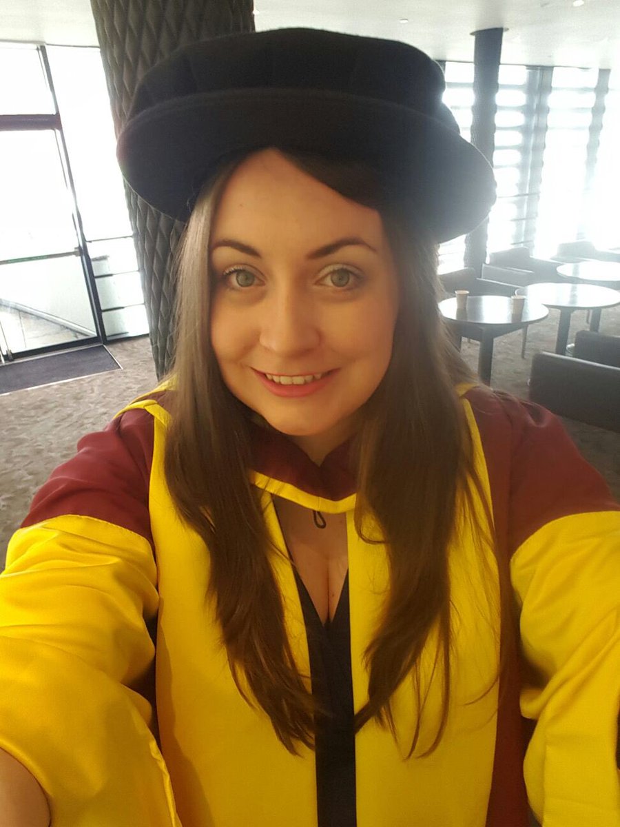 sarahlynne_j's tweet image. When your best friend officially becomes a Doctor!! Congrats @FLO2MAL #proudfriend #DocOMalley