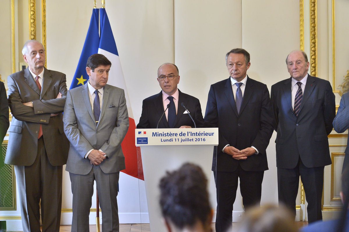 BCazeneuve's tweet photo. Retrouvez le texte de ma déclaration sur le bilan de la sécurité de l'@EURO2016 : https://t.co/1BE0E0nG35 https://t.co/wdDUf1kiOL
