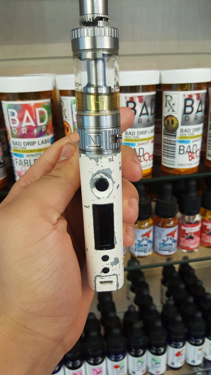 premierecigs's tweet photo. Co worker #handcheck :P #vapenation #vapenation #vapefam #bitbattered! https://t.co/LwrIfPpkJA