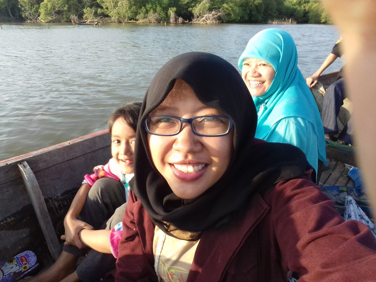 amiraafa's tweet photo. Yuhuuu kita jadi anak laut #holiday #muaragembong #mangroves @muaragembongku https://t.co/VOUXCop9u4