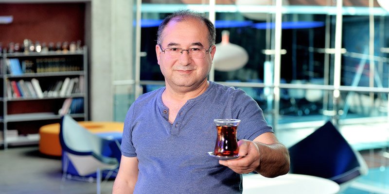 MediaCat's tweet photo. Ajans Çaycıları serimizde bu ay @alicebbdo'ya konuk olup Muharrem Yılmaz'ın çayını içtik https://t.co/rNkRnq4SvU https://t.co/EuaaqeuNhQ