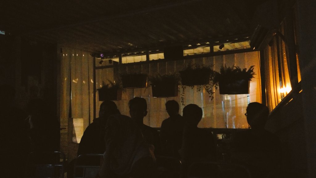 Screening film <a href="/SuratDariPraha/">#SuratdariPraha</a> di kedai Filkop Bintaro baruuu aja dimulai!