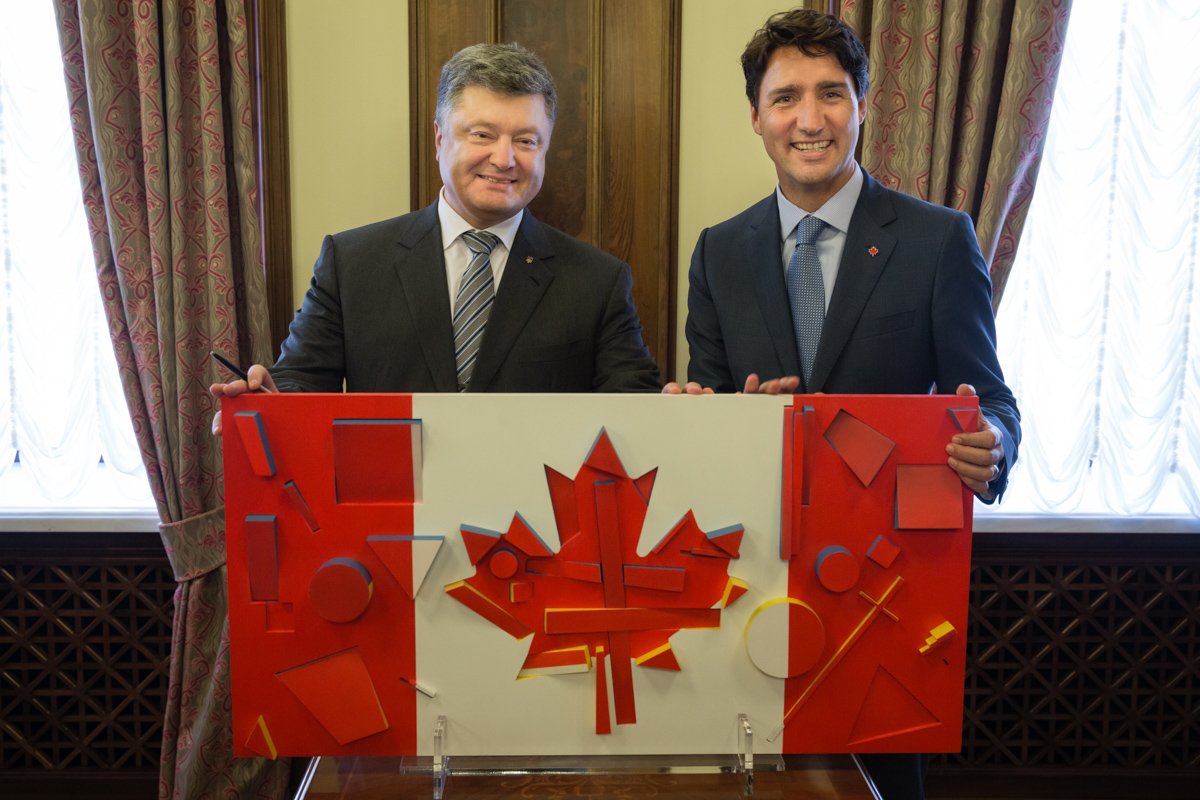 TheBankova's tweet image. A lovely gift to art lover @JustinTrudeau. Malevich-style @Canada flag. Isn’t it beautiful? 👍
