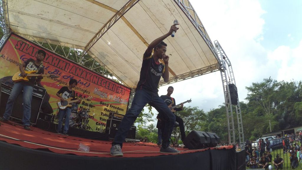 Sedang beraksi janturan kemarin di Tanah Zeus dewa PETIR #SilaturrahmiAnakNegeri Jujujujujuju