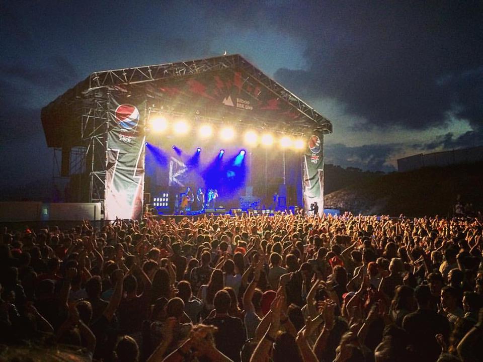 belakoband's tweet photo. ESKERRIK ASKO, GRACIAS!!! <3 @bilbaobbklive 
Seguimos de resaca, pero sin palabras...
Photo: Paula Arana, @aranask8 https://t.co/KE0FtKqyCZ