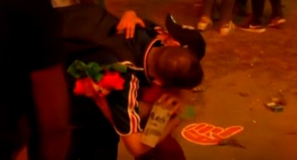 WATCH> Young Portuguese fan cheers up a French fan after the Euro final

thepoke.co.uk/2016/07/11/you…