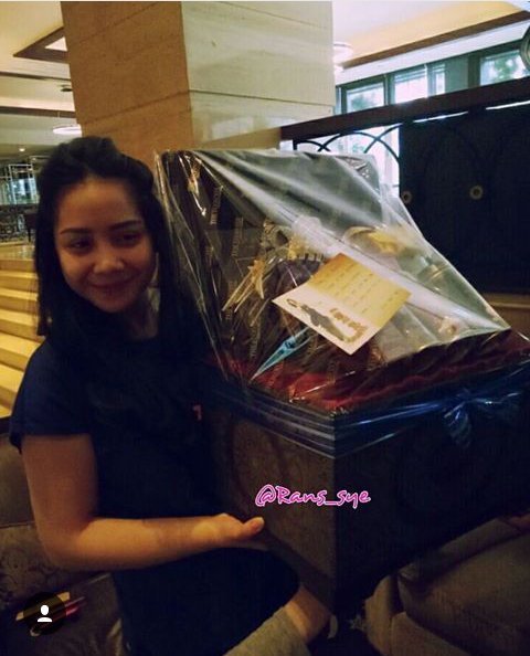 rans_sye's tweet photo. Parcel daei kita Untuk Aa @RaffiAhmadLagi dan keluarga
alhamdulillah Aa Sekeluarga suka๐
#latepost
#rans_sye https://t.co/VTs8ybRXwK