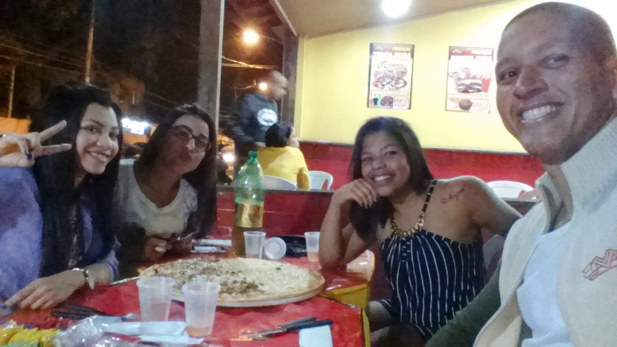 HugoMarquesJr's tweet photo. Até que vocês são legais ✋😌 #domingao #deontem #qualidade #mocreias #bomdia https://t.co/ybfXiYNLhE