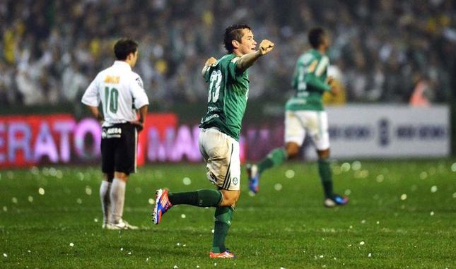 ThisisPalestra's tweet photo. Há 4 anos ficavamos sem voz ao gritar o gol do título do herói improvável Betinho #CdB2012 https://t.co/jTUwmRLv6A
