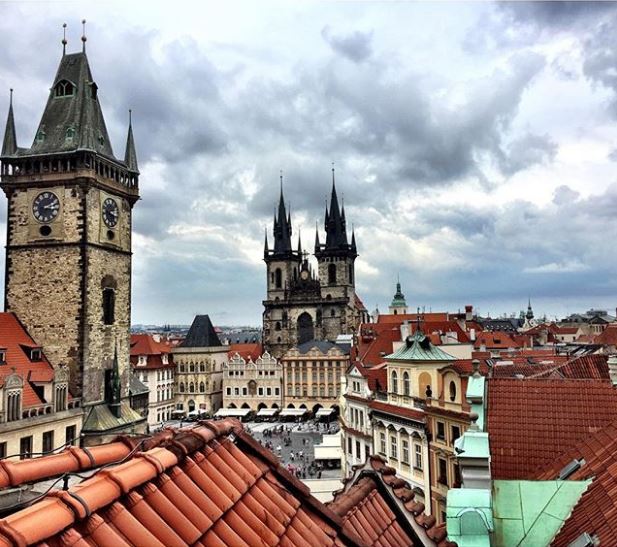 TrafalgarLiezel's tweet photo. Stunning skyline in Prague's Old Town - taken by Travel Director @heymoose2000 #SimplyTrafalgar https://t.co/GRW5n6dkVs