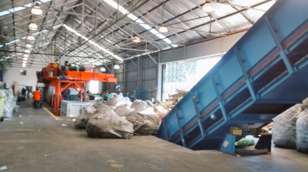 iotflexbit's tweet photo. #ecobits #IoT #Watson #cooperativas #sistemaB #wastemanagement #SmartCity #flexbit @avilaleonidas https://t.co/Bp715ajZIa