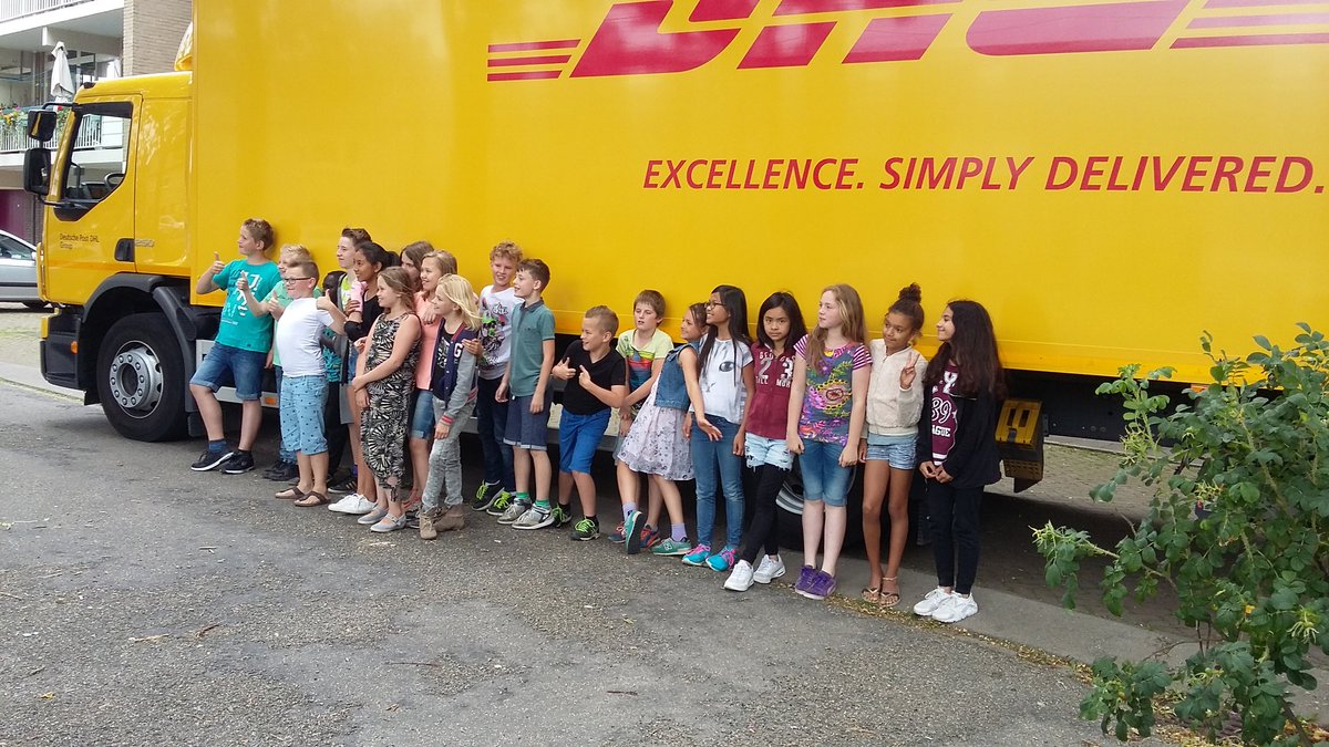 defonkelsteen's tweet photo. Groep 7-8 heeft vanmiddag een gastles gehad over de dode hoek bij vrachtauto's.
Erg leerzaam! https://t.co/dwuDFATqBs