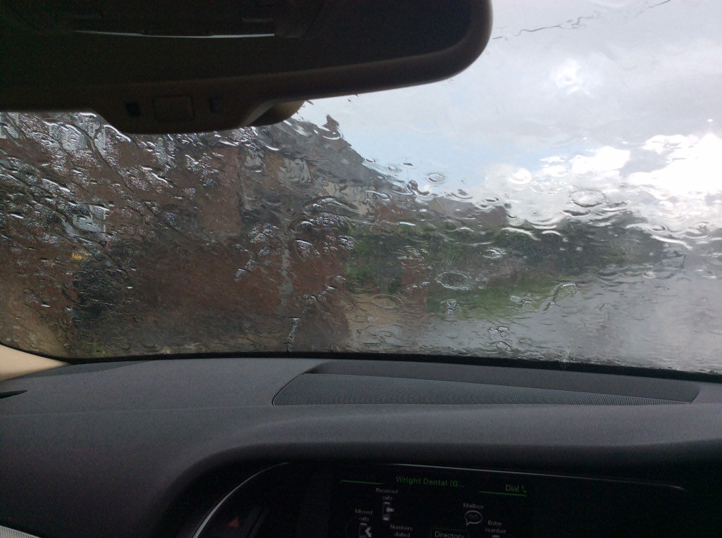 SaxtonZeta's tweet photo. That moment you don't fancy getting out of the car ! https://t.co/pudQNgGj4F
