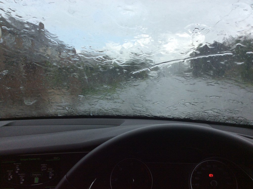 SaxtonZeta's tweet photo. That moment you don't fancy getting out of the car ! https://t.co/pudQNgGj4F