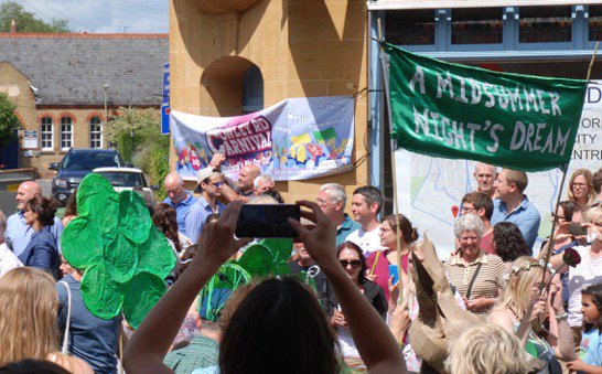 ShakespeareOx16's tweet photo. Schools @CowleyCarnival with 'All the World's a Stage' theme to join in with #ShakespeareOx16! #cowleyroadcarnival https://t.co/CQ8mCHmyxR