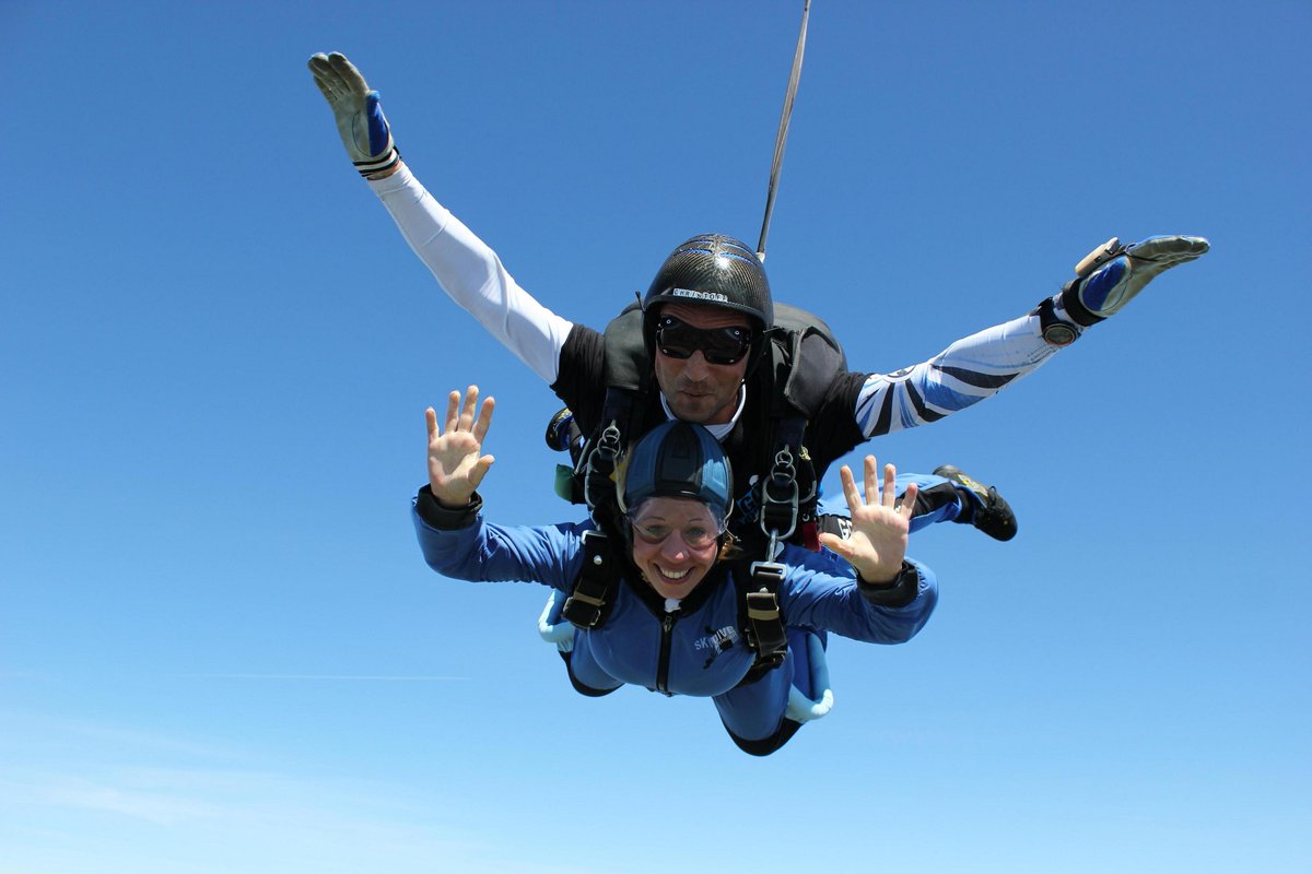 GoSkydiveUK's tweet photo. Hands up if you just LOVE Fridays #FridayFeeling #LifeLifeNow https://t.co/DaP859iJ98
