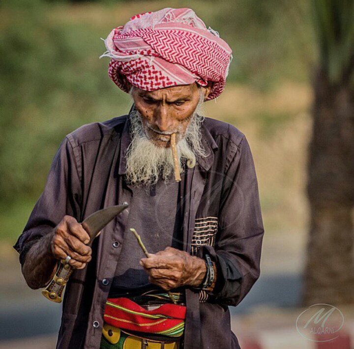 abufahadalassma's tweet photo. و....دارت السنين ،
وعاد العيد ... وذهب العيد ،
والغالي عني بعيييييييد  .... https://t.co/iWqXmc47QQ