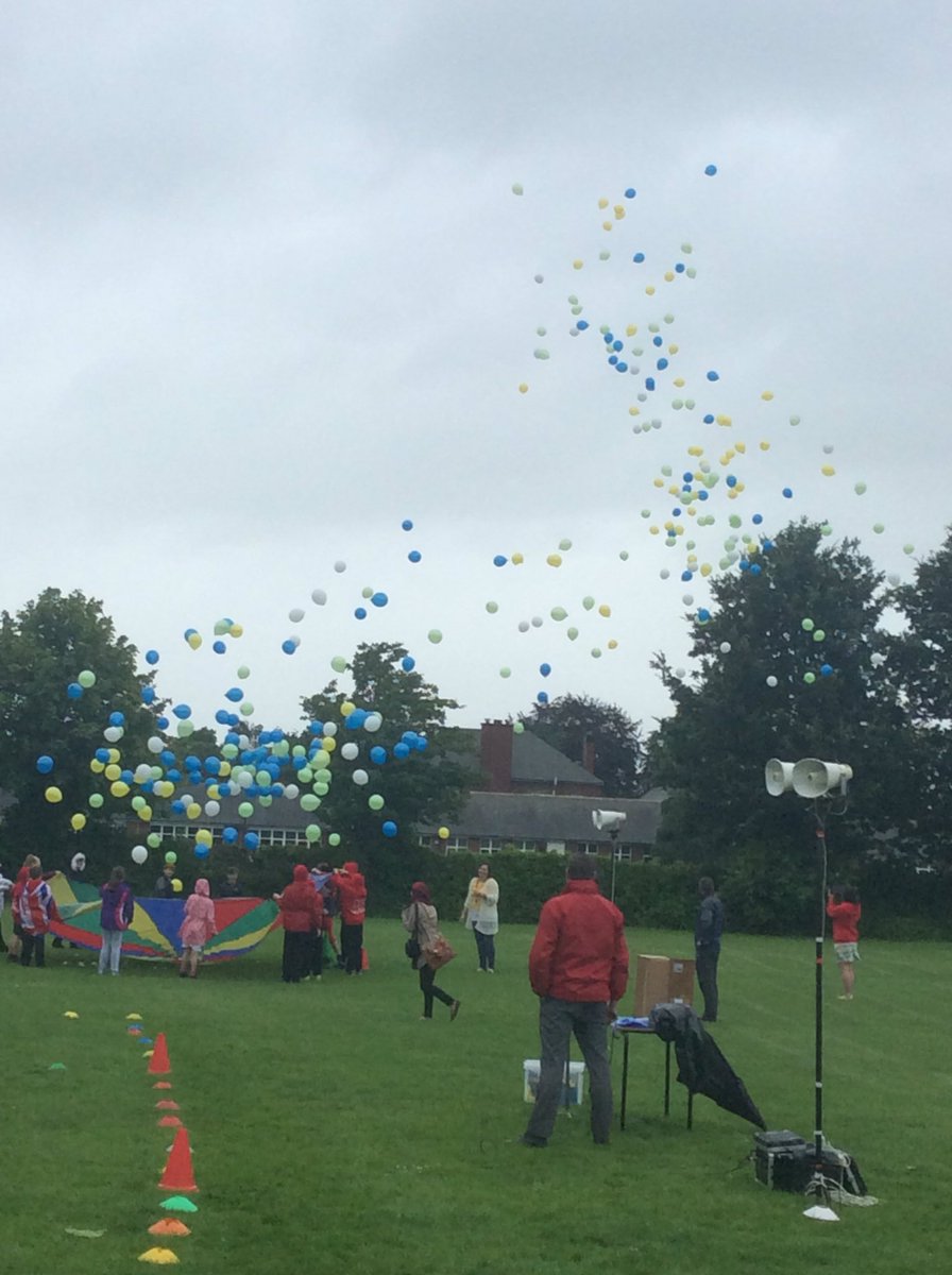 K_Northern88's tweet photo. Fabulous opening ceremony despite the British weather! Well done @MrsBullock5 #OlympicsRio2016 @BoothferryPS https://t.co/B3udrCDy8h